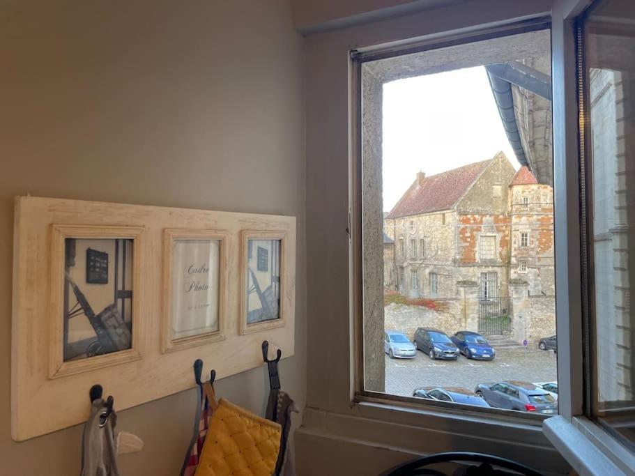 Appartement Sur Le Parvis De La Cathedrale Senlis  Exterior photo