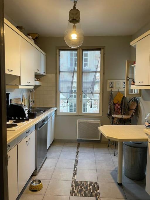 Appartement Sur Le Parvis De La Cathedrale Senlis  Exterior photo
